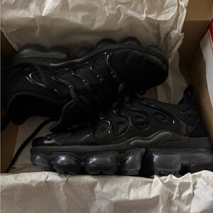 Brand new, never wore size 5 Nike vapormax
